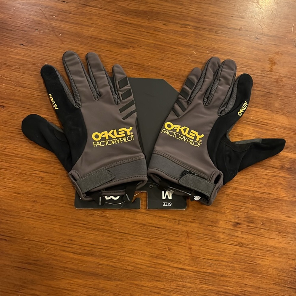 Oakley Switchback MTB Mountain Bike Bicycle Gloves Grey Mens Medium